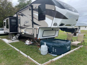 Entire 1bedroom RV Camper